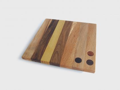 Tray/chopping board with feet 