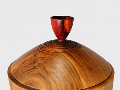 Walnut vase with cover N1
