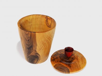 Walnut vase with cover N4