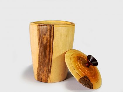 Walnut vase with cover N5