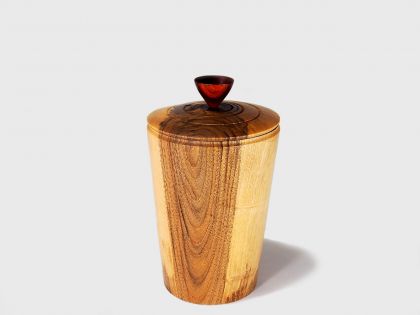 Walnut vase with cover N3