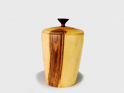 Walnut vase with cover N5